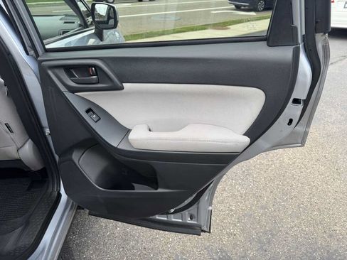 Used 2015 Subaru Forester 2.5i Premium AWD/4WD image 17