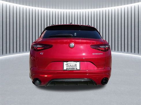 Used 2023 Alfa Romeo Stelvio Veloce image 4