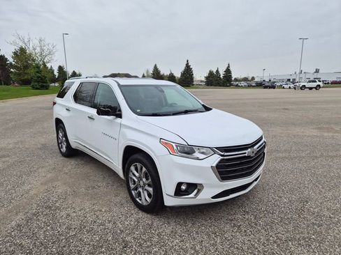 Used 2018 Chevrolet Traverse Premier w/ Driver Confidence II Package FWD image 4