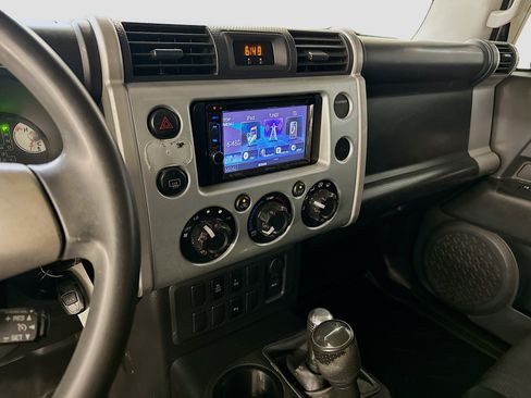 Used 2008 Toyota FJ Cruiser 4WD image 25