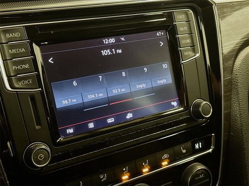 Used 2016 Volkswagen Passat 1.8T SE image 17