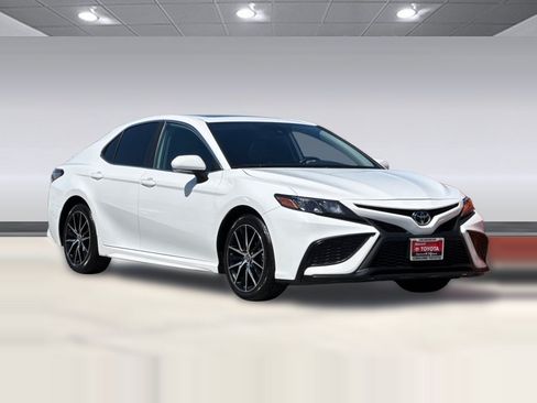Used 2024 Toyota Camry SE FWD image 7
