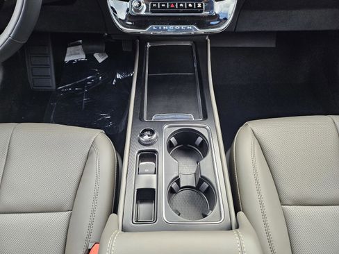 New 2026 Lincoln Corsair Premiere image 18