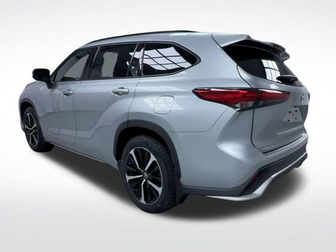 Used 2022 Toyota Highlander XSE AWD/4WD image 6