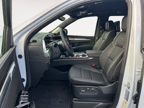 New 2026 Cadillac Escalade Platinum Sport w/ LPO, ONYX Package image 15