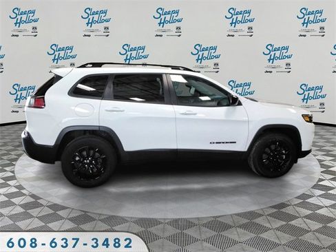 Used 2023 Jeep Cherokee Altitude Lux image 4