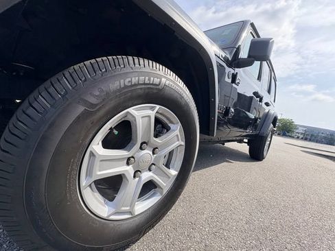 Used 2022 Jeep Wrangler Unlimited Sport w/ Sun And Sound Package AWD/4WD image 15