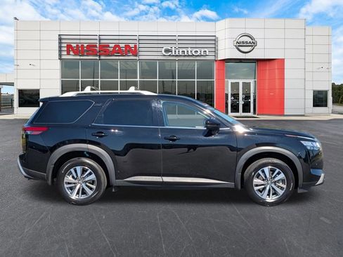 Certified 2024 Nissan Pathfinder SL image 2