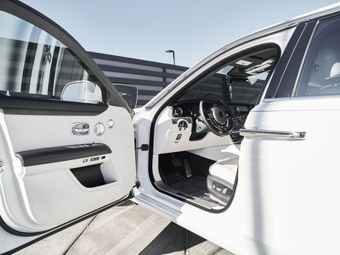 Used 2023 Rolls-Royce Ghost Base w/ Ghost Package image 33