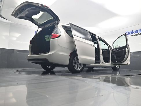 Used 2021 Chrysler Pacifica Limited w/ S Appearance Package AWD/4WD image 60