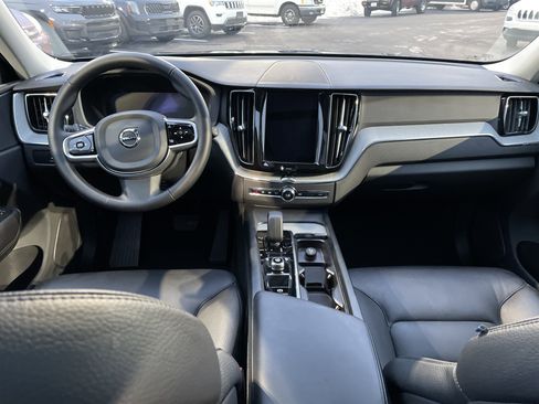 Used 2025 Volvo XC60 B5 Plus image 36