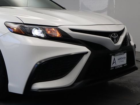 Used 2021 Toyota Camry SE w/ Carpet Mat Package (TMS) FWD image 9