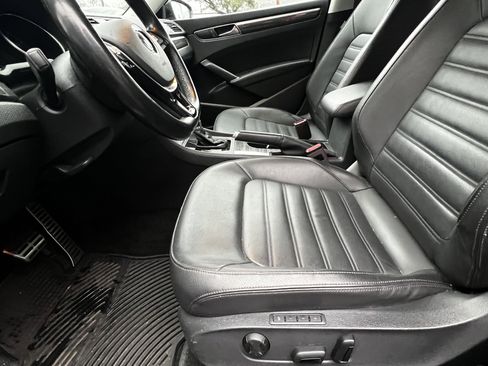 Used 2018 Volkswagen Passat 3.6 SEL Premium image 17