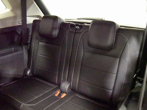 Used 2021 Volkswagen Tiguan SEL image 7