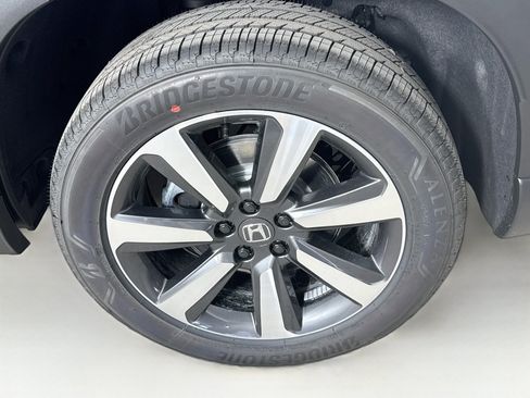 Certified 2025 Honda Pilot Touring image 40
