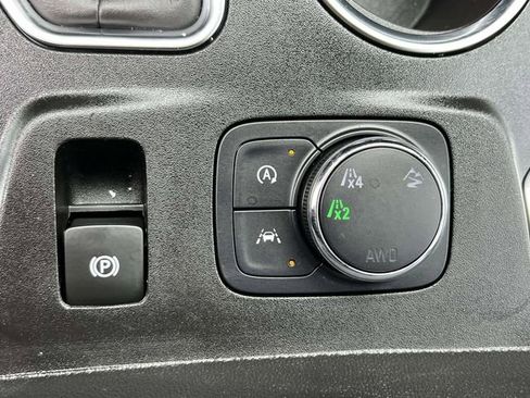 Certified 2023 Chevrolet Traverse LT image 32