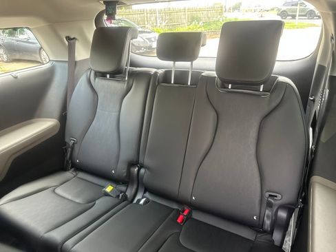 New 2026 Kia Carnival EX image 15