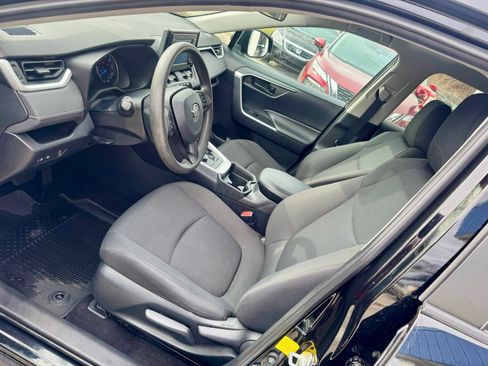 Used 2019 Toyota RAV4 LE image 22
