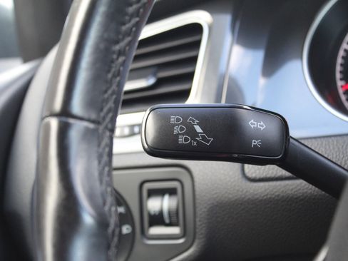 Used 2018 Volkswagen Golf S image 28