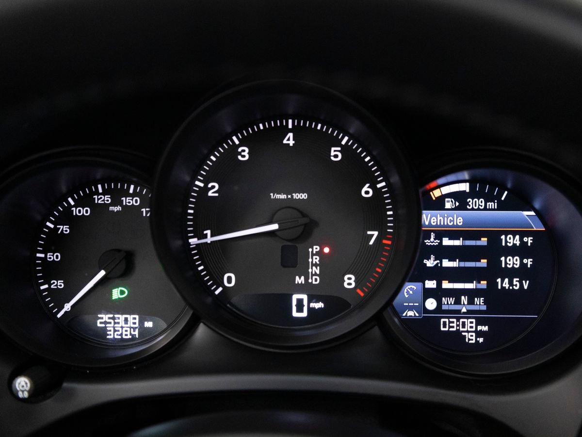 Certified 2024 Porsche Macan AWD/4WD image 21