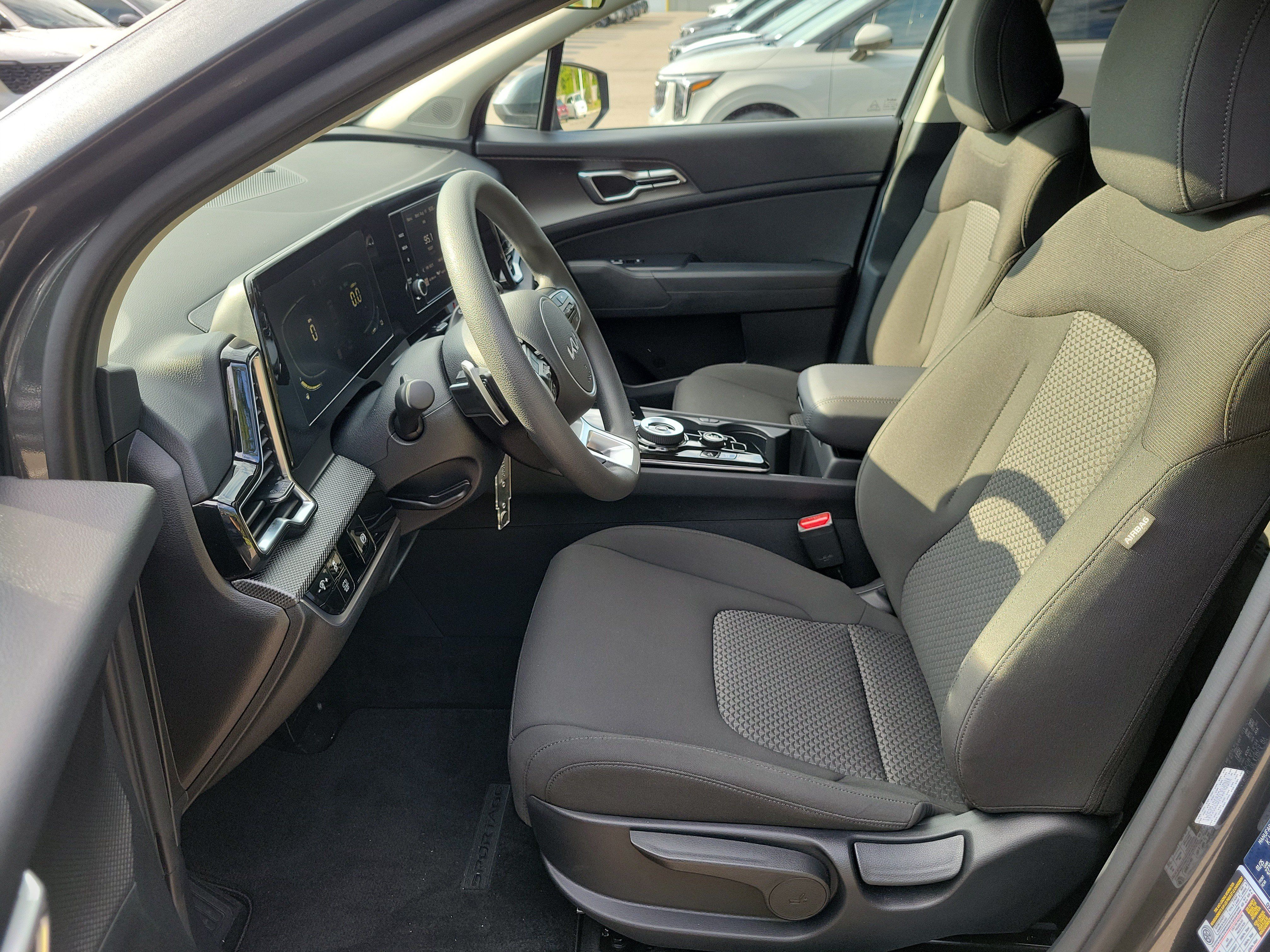 Certified 2025 Kia Sportage LX AWD/4WD image 19