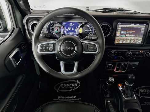 Used 2023 Jeep Wrangler Unlimited Sahara w/ Cold Weather Group AWD/4WD image 24