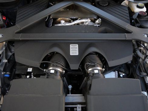 Used 2025 Aston Martin V8 Vantage Coupe image 27