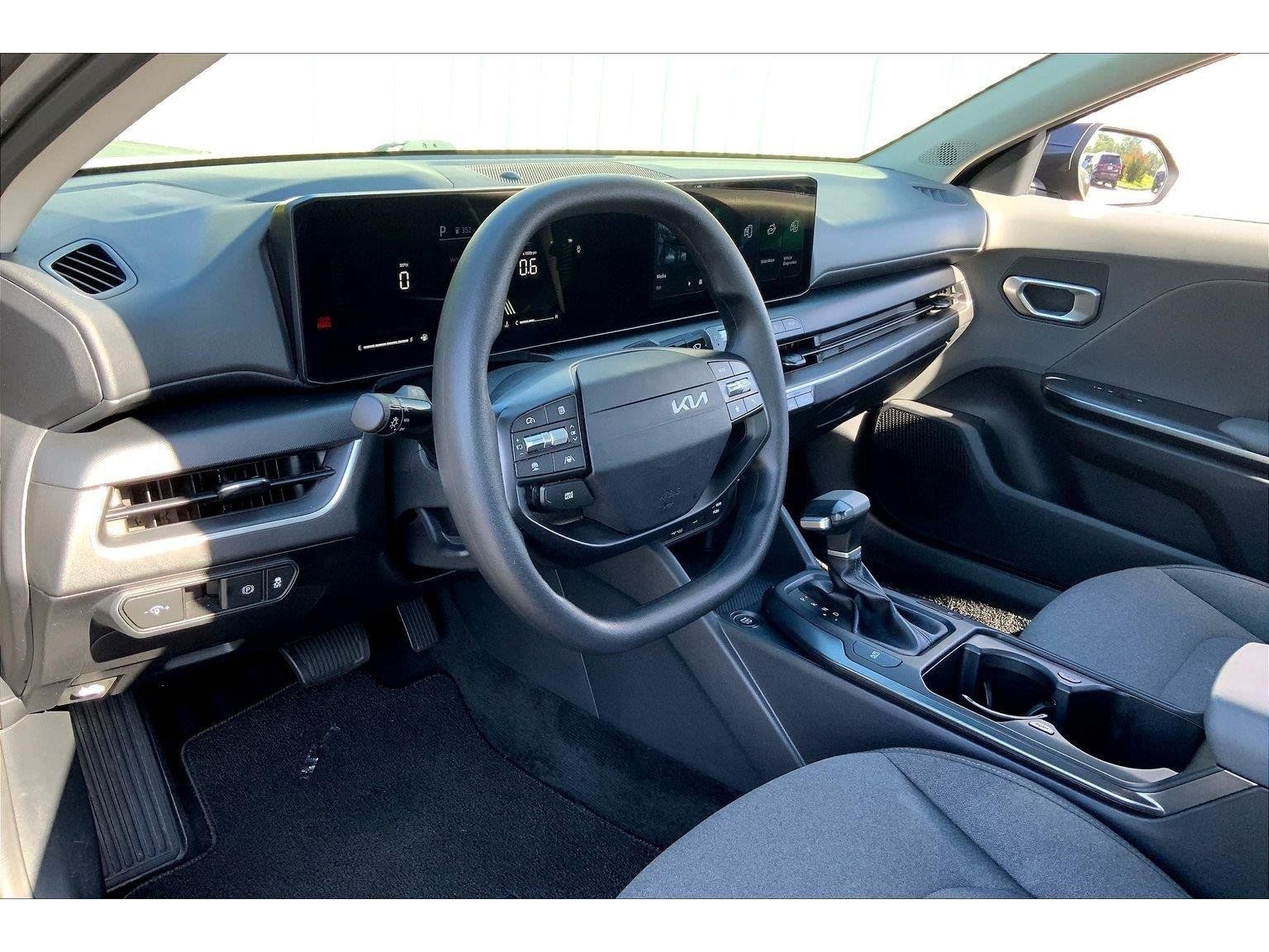 Used 2025 Kia K4 FWD image 12