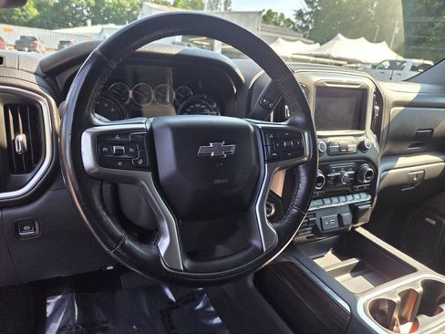Used 2022 Chevrolet Silverado 1500 LT Trail Boss w/ Convenience Package II AWD/4WD image 11