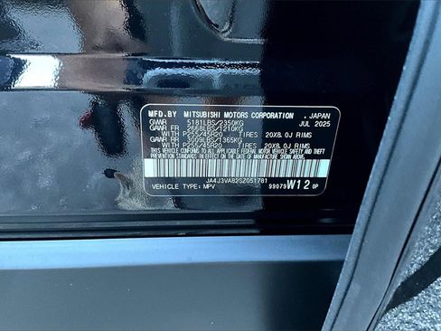 New 2025 Mitsubishi Outlander SE image 14