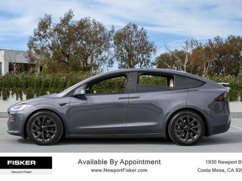 Used 2022 Tesla Model X image 2