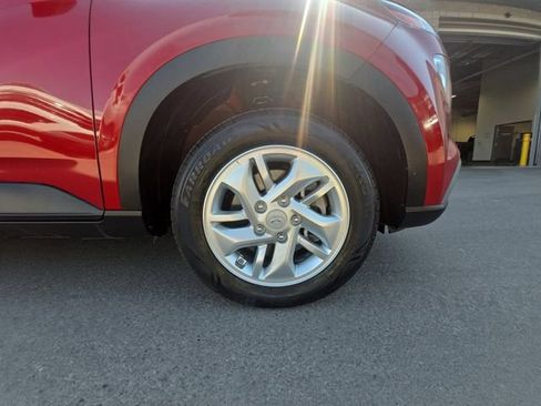 Used 2023 Hyundai Venue FWD image 28