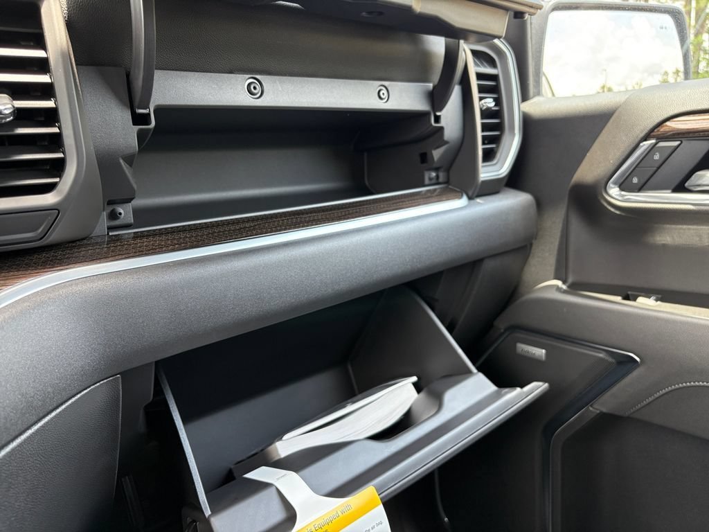 New 2026 Chevrolet Silverado 1500 RST w/ Redline Edition AWD/4WD image 9