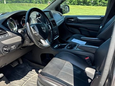 Used 2019 Dodge Grand Caravan GT w/ Safety Sphere Group FWD image 6