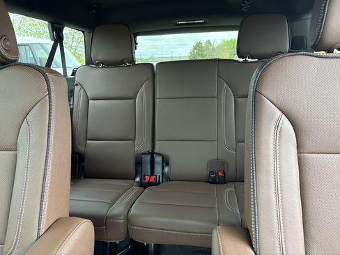 New 2026 Chevrolet Suburban High Country AWD/4WD image 17