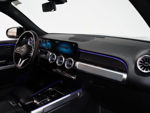 Used 2022 Mercedes-Benz GLB 250 4MATIC image 18