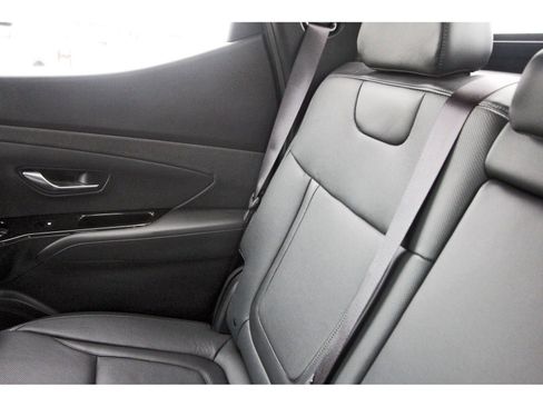 Certified 2025 Hyundai Santa Cruz Limited image 14