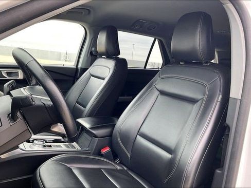 Used 2023 Ford Explorer XLT w/ Equipment Group 202A image 30