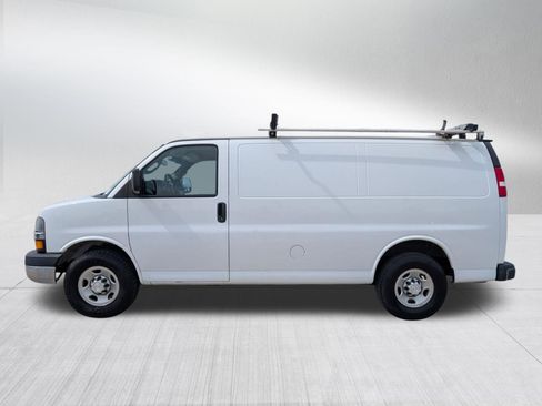 Used 2018 Chevrolet Express 2500 w/ Driver Convenience Package RWD image 2