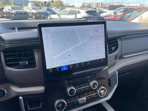 Used 2024 Ford Expedition Limited image 20