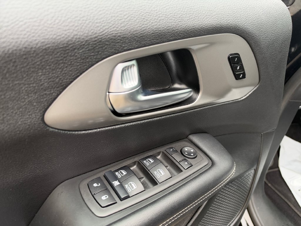 Used 2025 Chrysler Pacifica Select FWD image 15