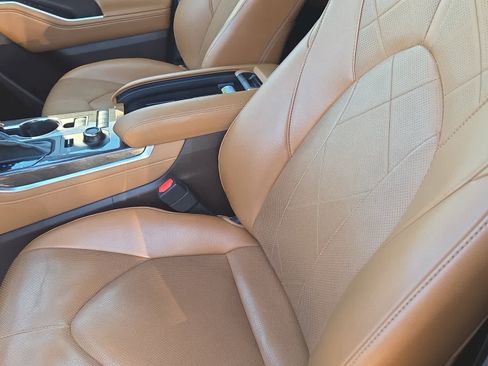 Used 2022 Toyota Highlander Platinum image 18