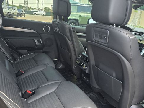 Certified 2024 Land Rover Discovery Dynamic SE AWD/4WD image 9