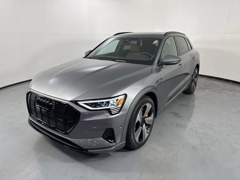 Used 2023 Audi e-tron Premium Plus w/ Premium Plus Package AWD/4WD image 31