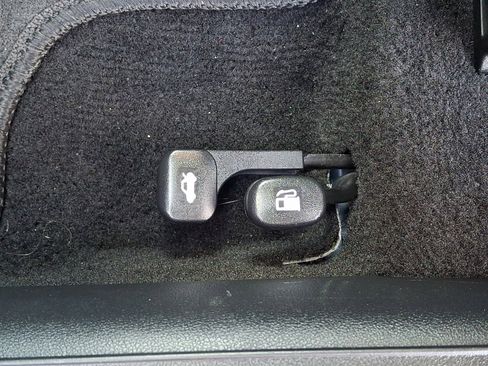 Certified 2025 Hyundai Elantra Sport image 26