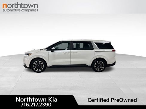Used 2023 Kia Carnival EX FWD image 3