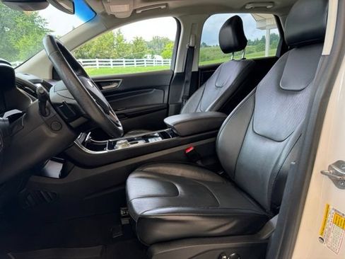 Used 2019 Ford Edge Titanium w/ Equipment Group 301A AWD/4WD image 10