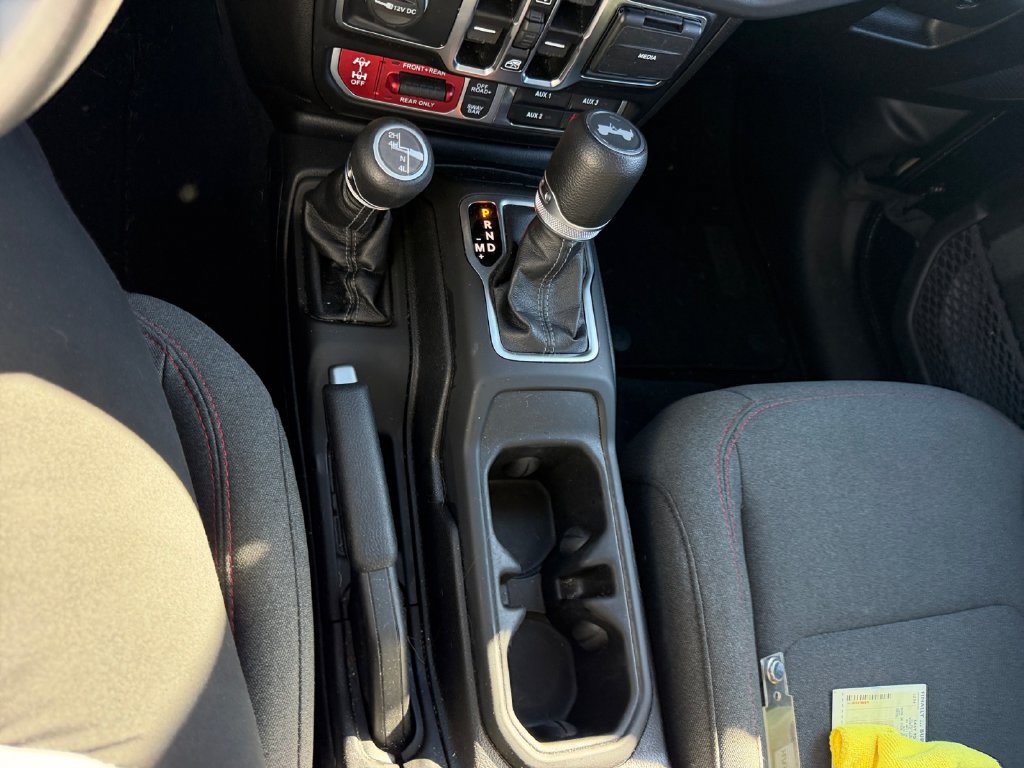 Used 2025 Jeep Wrangler Unlimited Rubicon AWD/4WD image 15