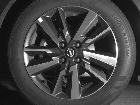 Used 2025 Nissan Versa SV image 12