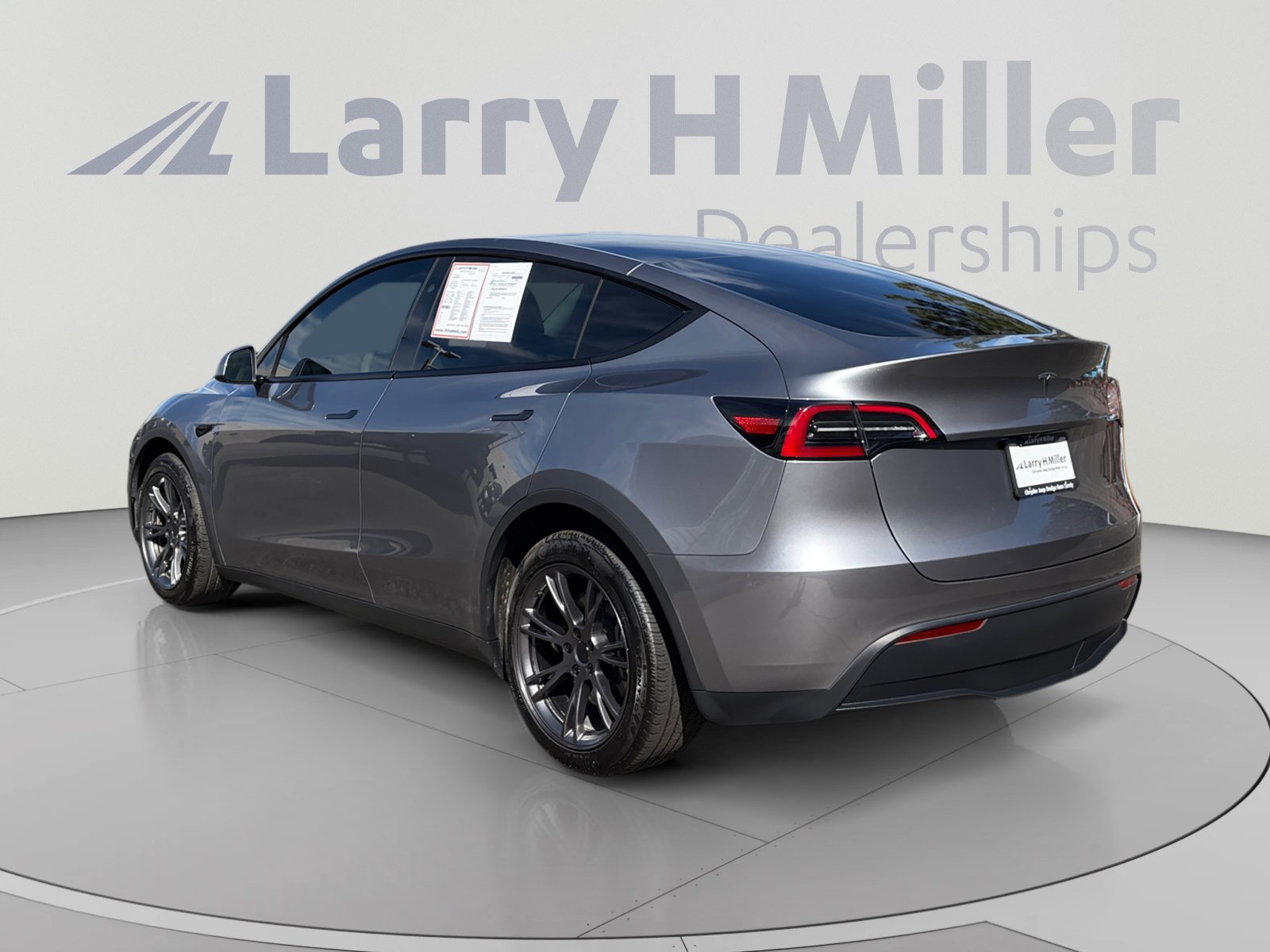 Used 2025 Tesla Model Y Long Range AWD/4WD image 3